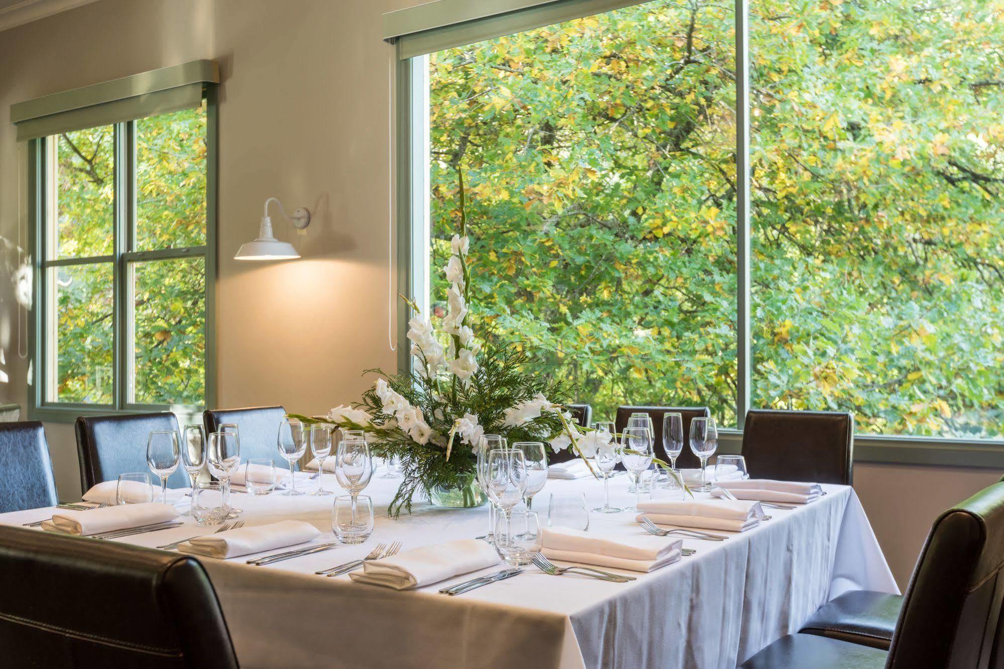 Oscar'S On The Yarra Hotel Warburton Bagian luar foto