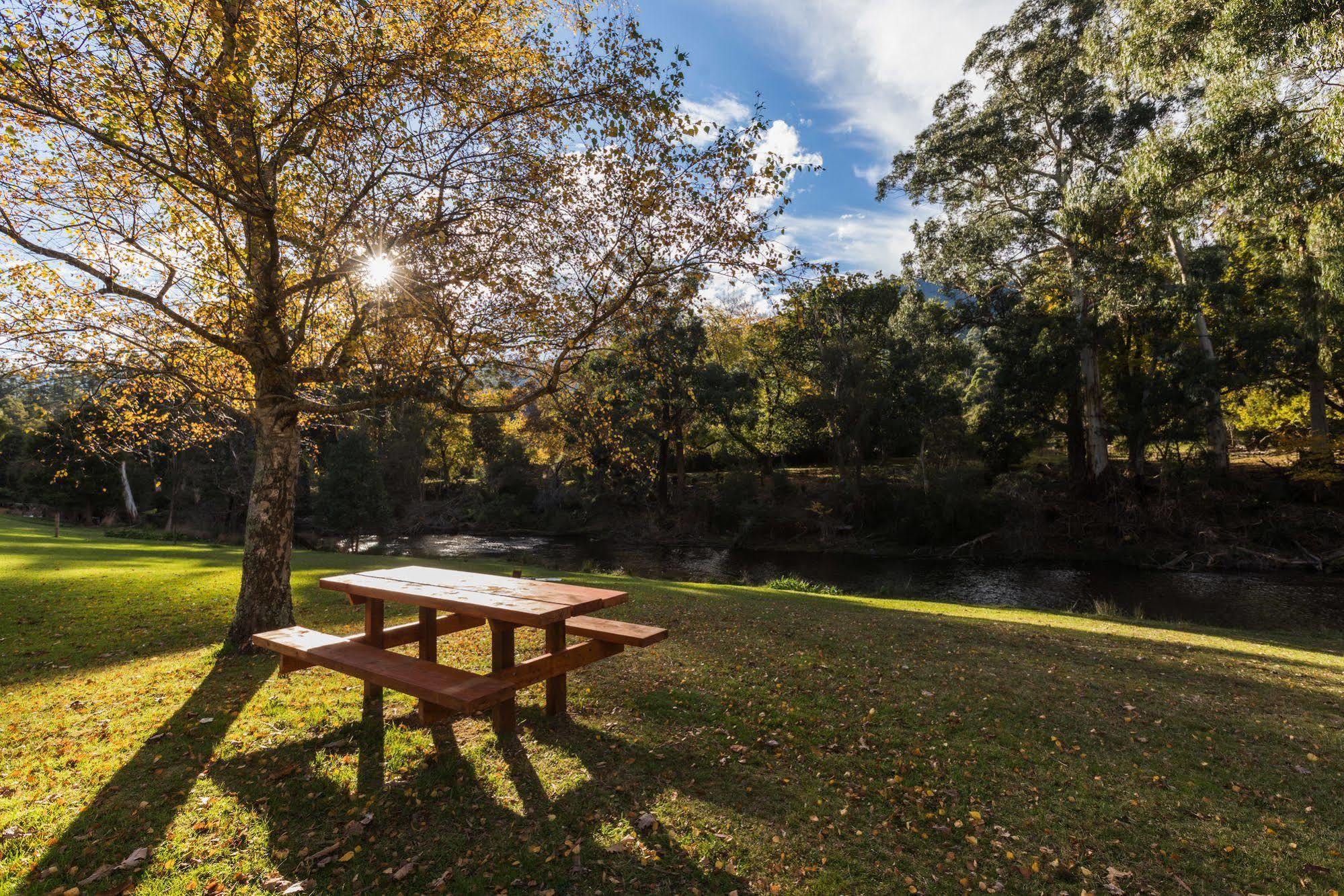 Oscar'S On The Yarra Hotel Warburton Bagian luar foto