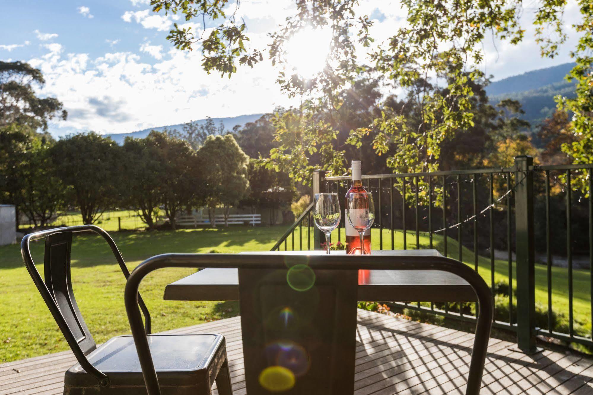 Oscar'S On The Yarra Hotel Warburton Bagian luar foto