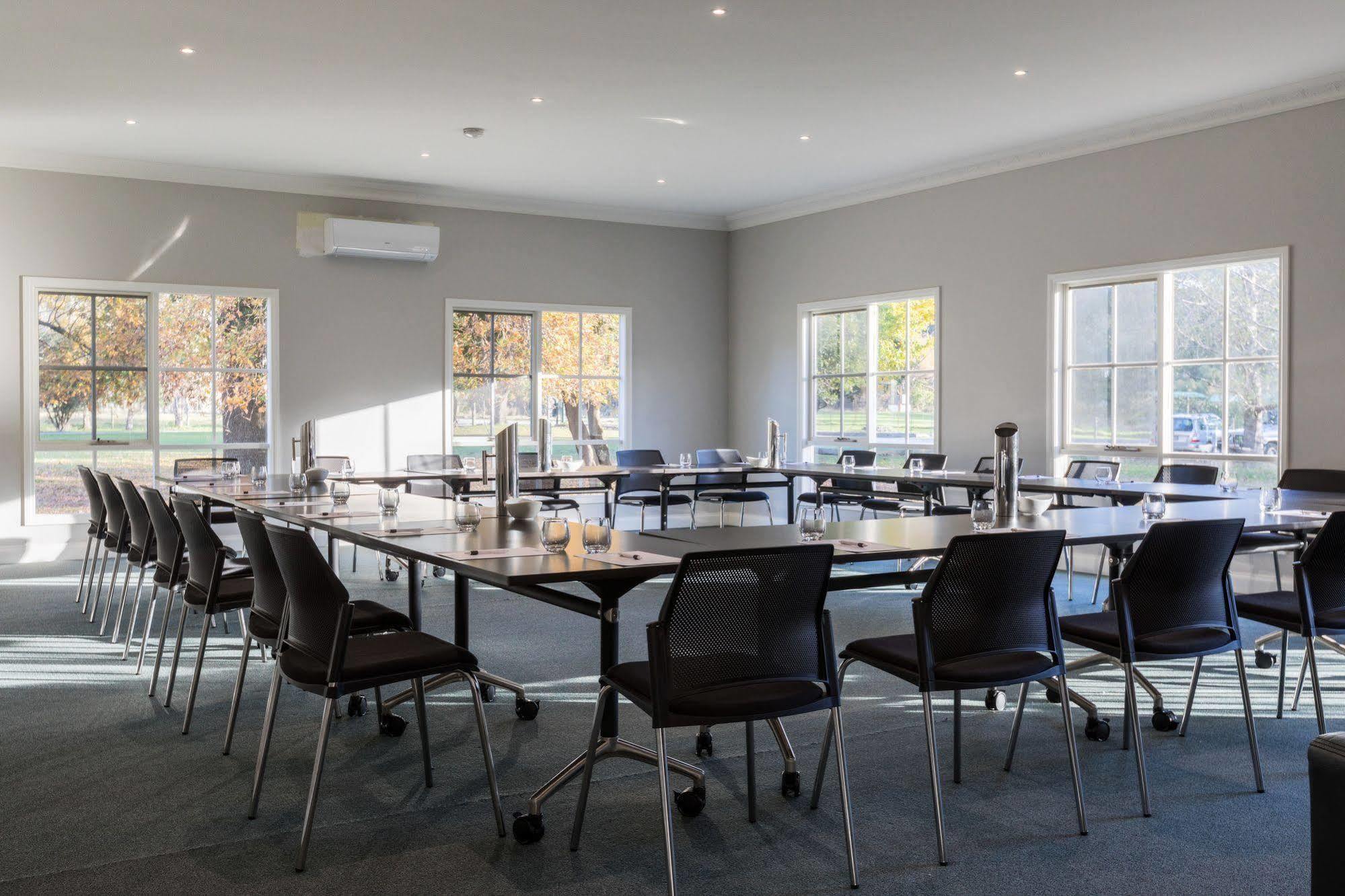 Oscar'S On The Yarra Hotel Warburton Bagian luar foto