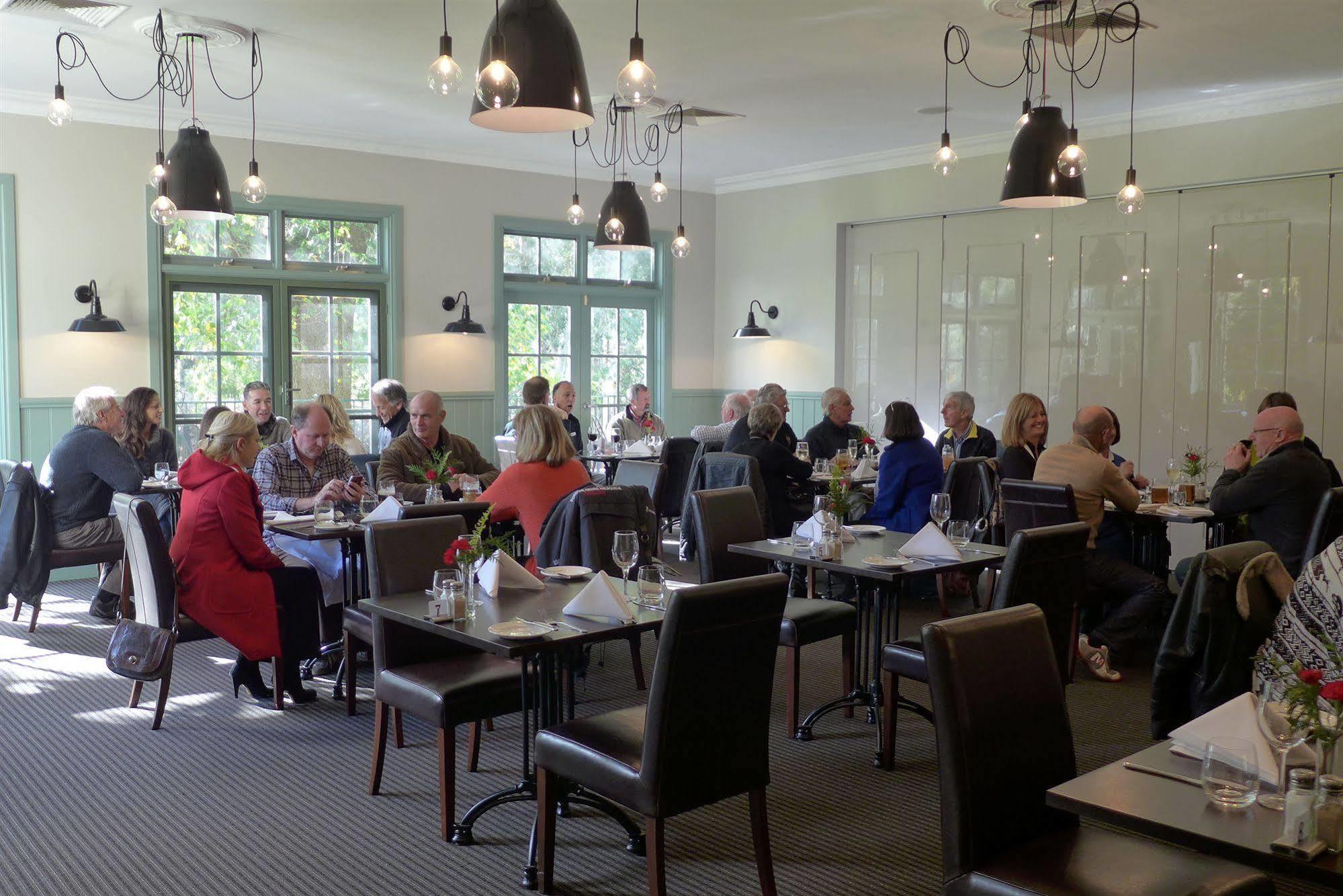 Oscar'S On The Yarra Hotel Warburton Bagian luar foto